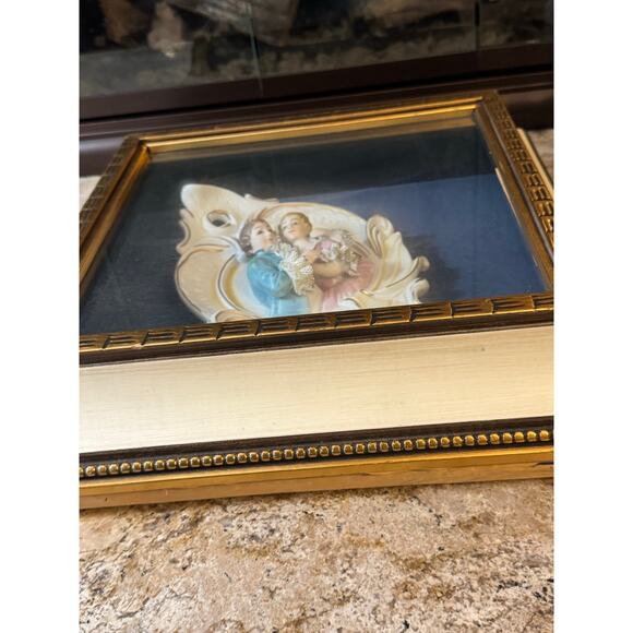 Vintage Capodimonte Romantic Couple Framed In a Picture Box Frame - Picture 5 of 6